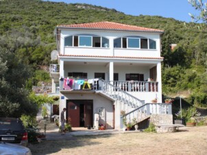 Lägenhet med två sovrum nära stranden Luka