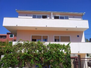 Studio lägenhet med balkong och havsutsikt Vinišće