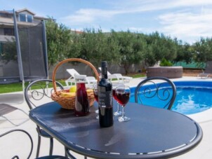 Familjevänliga lägenheter med pool Trogir - 20379