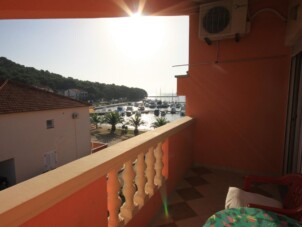 Studio lägenhet med balkong och havsutsikt Kukljica
