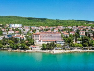 Rum nära stranden Crikvenica (S-18502-b)