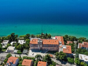 Rum nära stranden Crikvenica (S-18502-c)