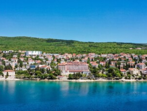 Rum nära stranden Crikvenica (S-18502-d)