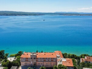 Rum nära stranden Crikvenica (S-18502-e)